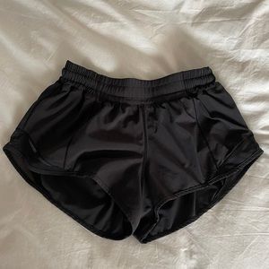 Lululemon Hotty Hot low-rise Lined Shorts 2.5”
